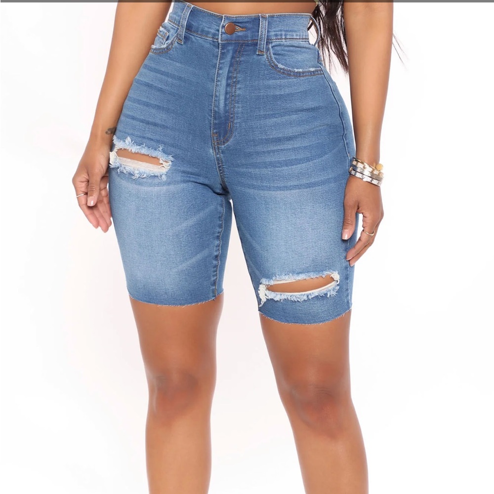 Fashion Nova Even the Moon Can’t Stretch Bermuda Shorts-Medium Wash |size 13|